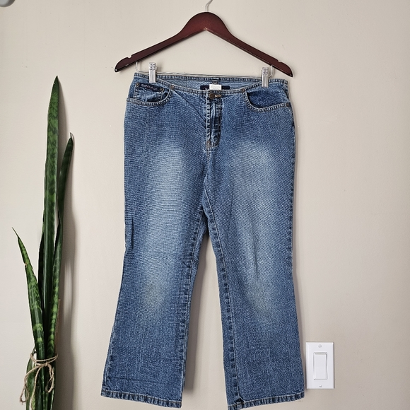 MARY K & Co | Midwash Lowrise Vintage Crop Denim Jeans - Picture 1 of 7